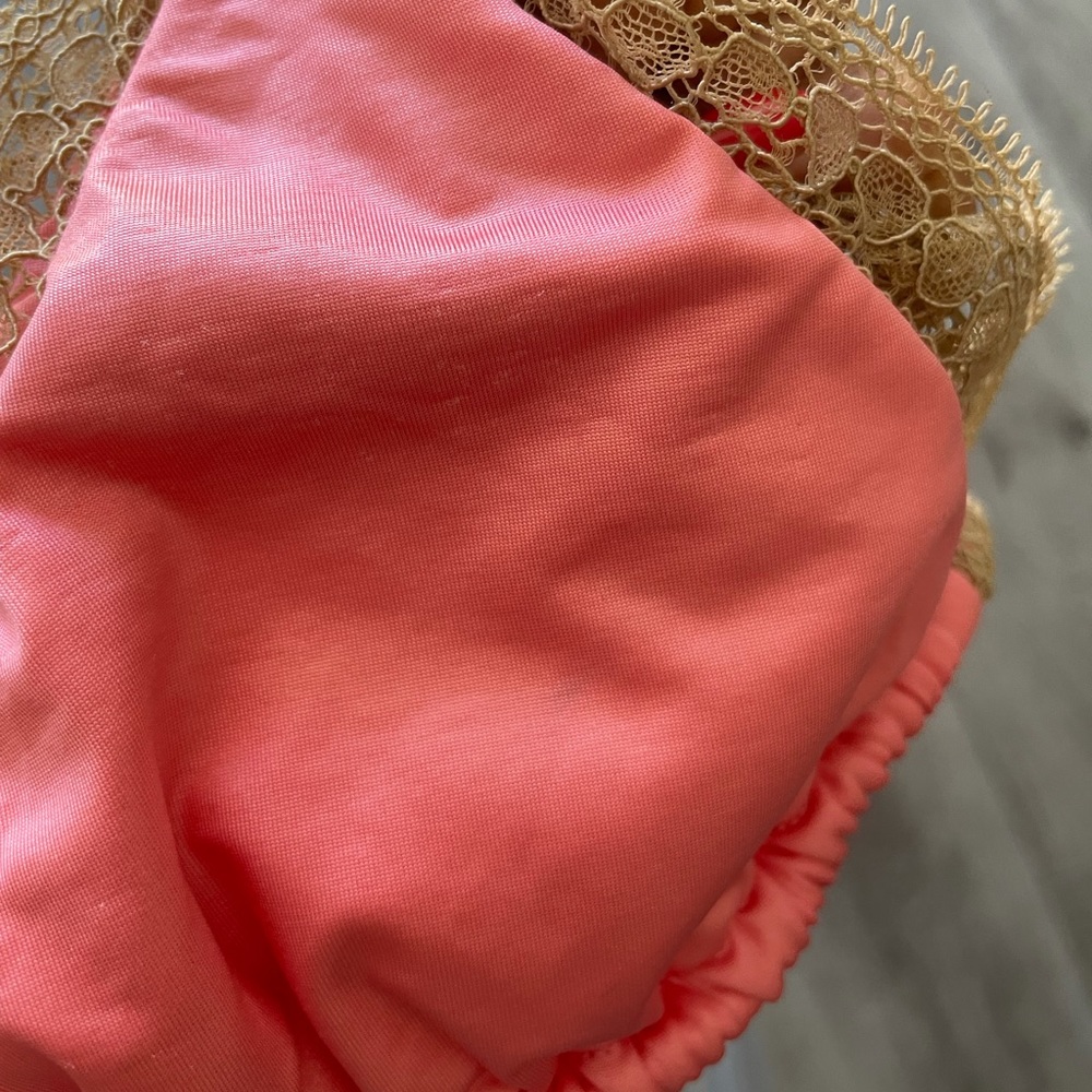 BEACH BUNNY CORAL TAN LACE BIKINI TOP SMALL RARE - Picture 5 of 5